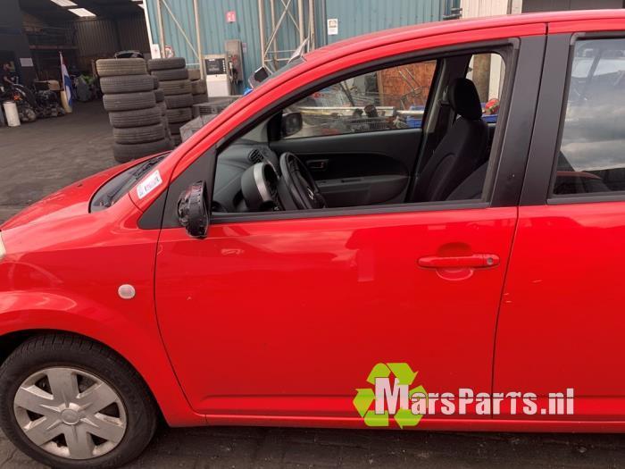 Portier 4Deurs links-voor van een Daihatsu Sirion, Auto-onderdelen, Carrosserie en Plaatwerk, Deur, Daihatsu, Gebruikt, 3 maanden garantie