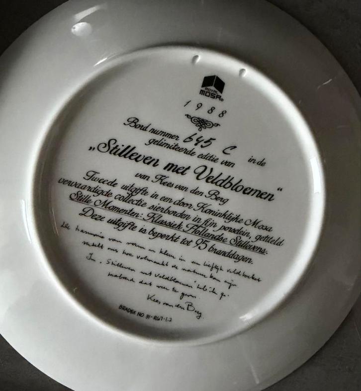 Royal Mosa Bord - Stilleven met veldbloemen, Antiek en Kunst, Antiek | Wandborden en Tegels, Ophalen of Verzenden