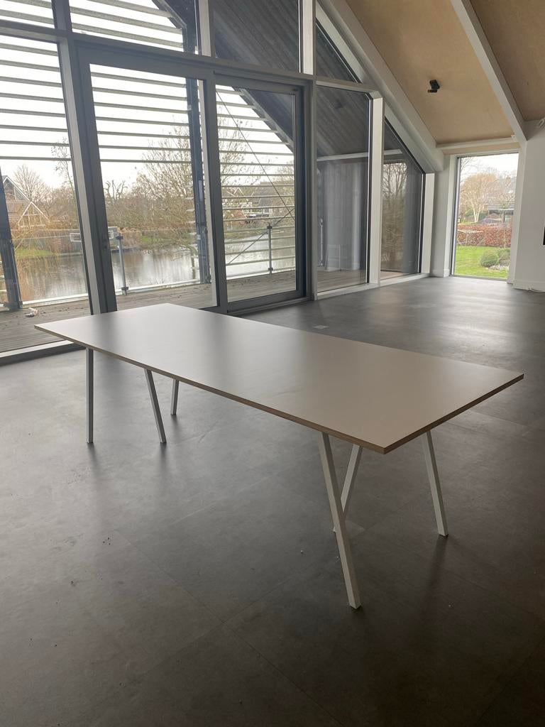Hay Loopstand Eettafel - 250 cm - in zeer goede staat, Huis en Inrichting, Tafels | Eettafels, 200 cm of meer, Zo goed als nieuw