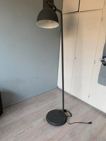 Vloerlamp modern grijs beschikbaar voor biedingen