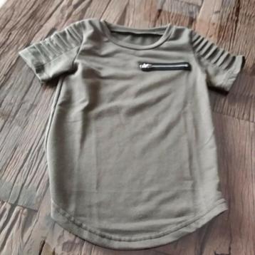 Groen shirt  beschikbaar voor biedingen