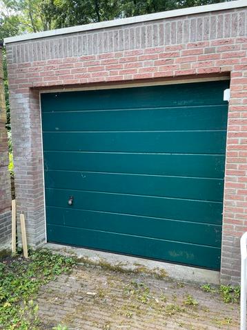 Garagedeur, goed functionerende roldeur beschikbaar voor biedingen