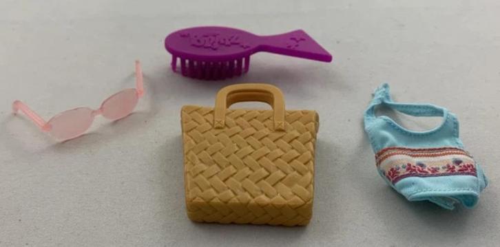 Bratz Beach Party Yasmin 2002 pop outfit tas bril accessoire, Verzamelen, Poppen, Zo goed als nieuw, Pop, Verzenden