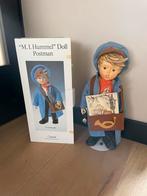 Postbode op standaard, Hummel Goebel (in doos/h: 39,4 cm), Verzamelen, Beelden en Beeldjes, Ophalen of Verzenden, Gebruikt, Hummel