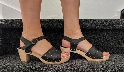 King Louie clogs klompen 38 sandalen houten zool zwart ster, Kleding | Dames, Schoenen, Zo goed als nieuw, Sandalen of Muiltjes