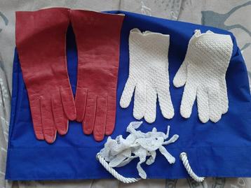 3 paar handschoenen rood leer en wit gehaakt beschikbaar voor biedingen