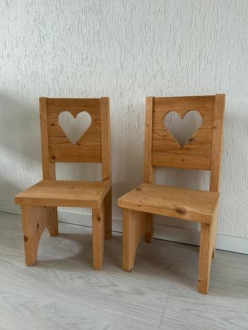 Buren houten kinderstoelen beschikbaar voor biedingen