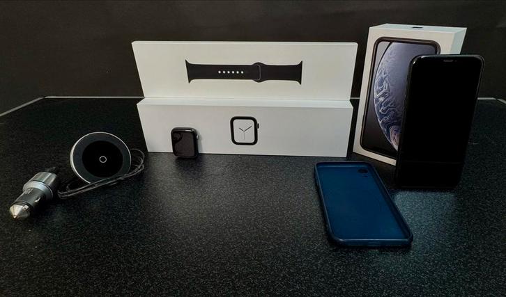 Apple iPhone XR + Apple Watch 4 + Triple lader + Automagneet, Telecommunicatie, Mobiele telefoons | Apple iPhone, Zo goed als nieuw