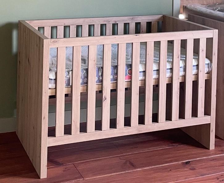Baby cot/ kids bed, Kinderen en Baby's, Kinderkamer | Bedden, Zo goed als nieuw, Minder dan 140 cm, Minder dan 70 cm, Ophalen