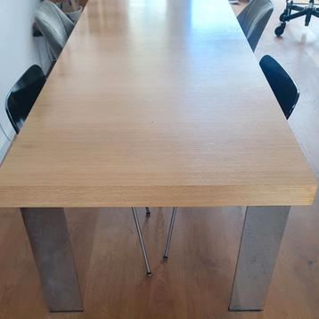 Eikenhouten Eettafel met Metalen Poten beschikbaar voor biedingen