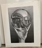 Door Erven MAURITS ESCHER uitgegeven Sphere met Zelfportret, Ophalen