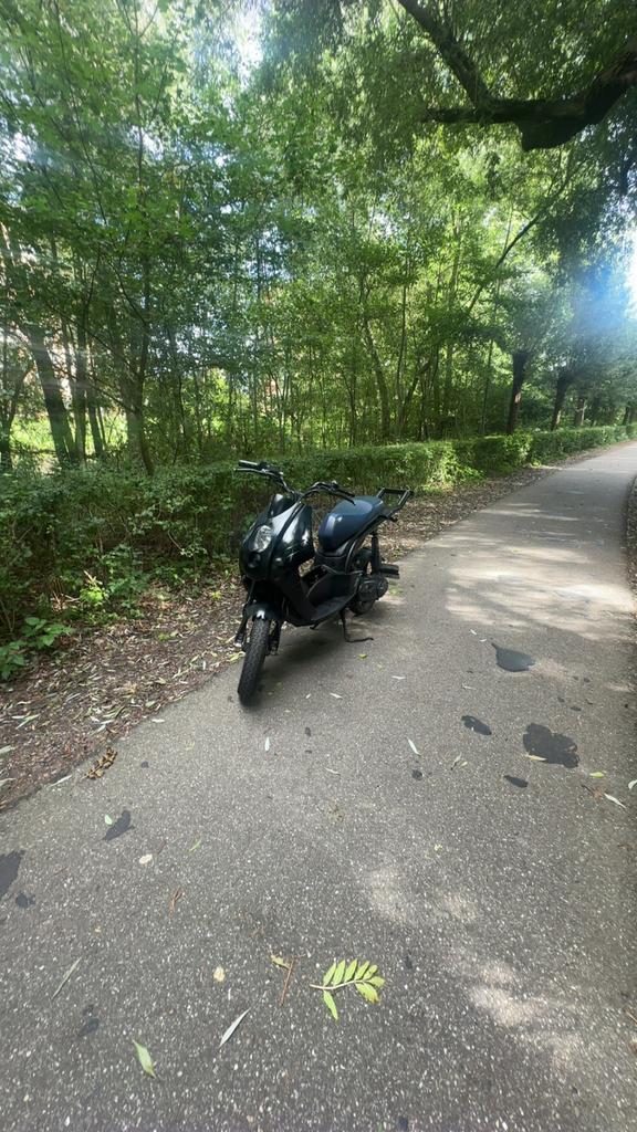 peugot ludix met wheely rekje 70cc, Fietsen en Brommers, Brommers | Peugeot, Gebruikt, Overige modellen, Maximaal 25 km/u, Ophalen