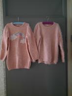 2 fluffy roze meisjestruien 122/128, Ophalen of Verzenden, Zo goed als nieuw, Meisje, Jurk of Rok