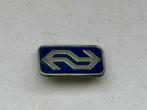 Broche met het logo van de NS Nederlandse Spoorwegen, Verzamelen, Ophalen of Verzenden, Zo goed als nieuw, Transport, Speldje of Pin
