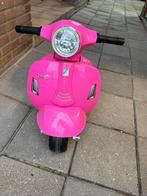 Elektrische kinderscootee Vespa roze, Ophalen, Zo goed als nieuw