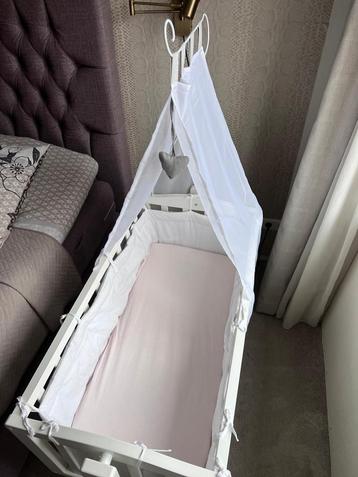 Wieg met hemeltje - Zo goed als nieuw! beschikbaar voor biedingen