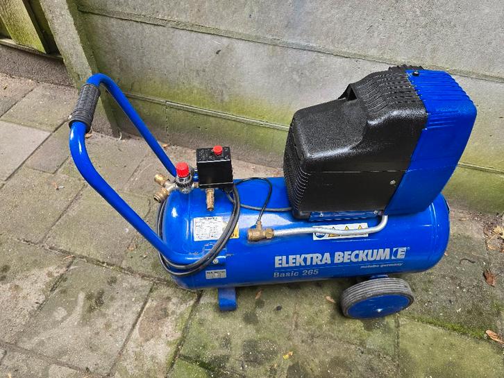 Te koop ;Elektra Beckum E Compressor 50L, Doe-het-zelf en Verbouw, Compressors, Gebruikt, 6 tot 10 bar, 25 tot 100 liter, 200 tot 400 liter/min