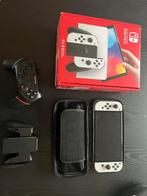 Nintendo Switch OLED zwart/wit ZGAN!!!, Spelcomputers en Games, Spelcomputers | Nintendo Switch, Ophalen, Zo goed als nieuw, Met 2 controllers