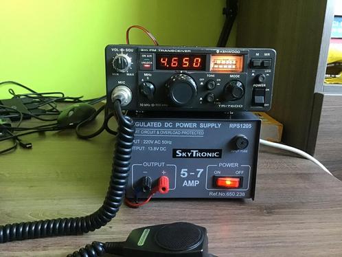5 amp voeding + Kenwood TR-7600 (met defect) ook los te koop, Telecommunicatie, Zenders en Ontvangers, Gebruikt, Zender en Ontvanger