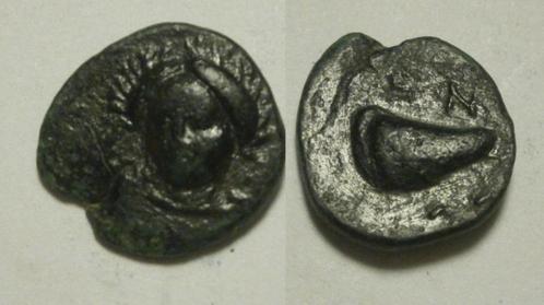 Griekse munt Grynion AE11 - Apollo / Mussel-shell -< 306 BC, Postzegels en Munten, Munten | Europa | Niet-Euromunten, Losse munt