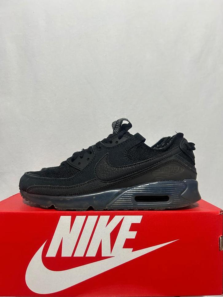 Maat 43 - Nike Air Max 90 Terrascape Triple Black, Kleding | Heren, Schoenen, Zo goed als nieuw, Sneakers of Gympen, Zwart, Verzenden