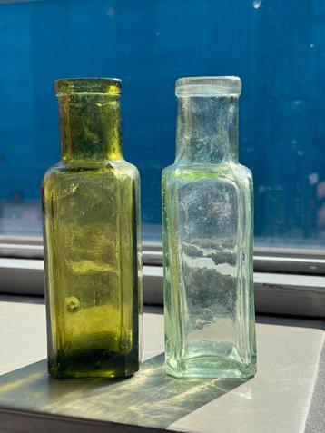  Bodemvondst 1890 2 stuks vintage mooi helder groen en wit beschikbaar voor biedingen