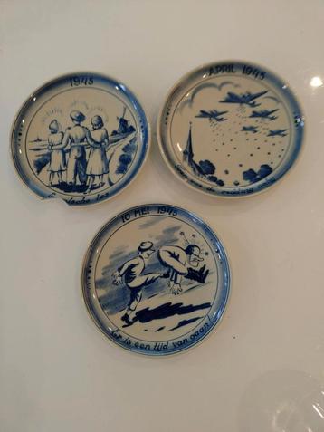 Delfts Blauw Herdenkingsborden WOII - 1945 beschikbaar voor biedingen