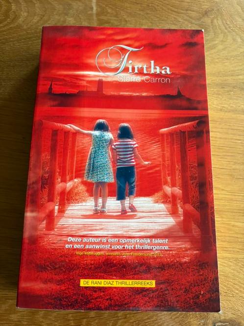 Sterre Carron - Tirtha, Boeken, Thrillers, Zo goed als nieuw, Ophalen of Verzenden