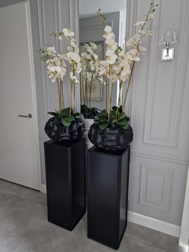 Set pilaren zuilen schelpenvazen vaas met kunst orchideen, Huis en Inrichting, Woonaccessoires | Zuilen en Pilaren, Zo goed als nieuw