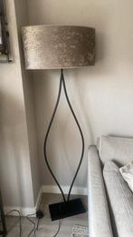 Zwarte stalen vloerlamp, Huis en Inrichting, Lampen | Vloerlampen, Ophalen of Verzenden, Zo goed als nieuw, 150 tot 200 cm