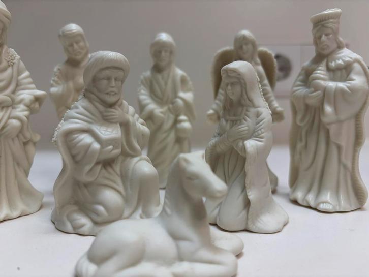 Vintage Biscuit Porselein Kerststal - 8 Figuren, Diversen, Kerst, Zo goed als nieuw, Ophalen of Verzenden
