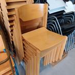 50 x vintage design houten kerk stapelbare stoelen, Ophalen, Gebruikt, Bruin, Vijf, Zes of meer stoelen