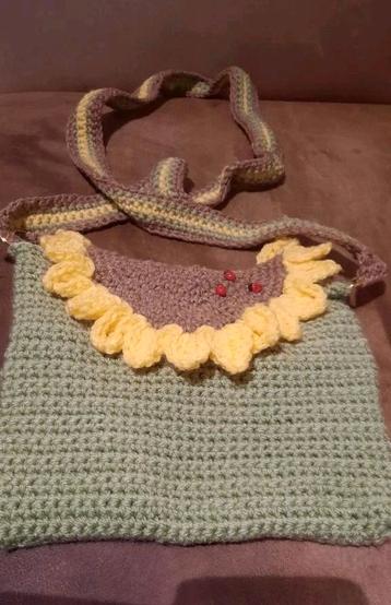 Leuk, gehaakt cross body tasje beschikbaar voor biedingen