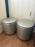 Twee zilveren poefen met opbergruimte, Ophalen, Minder dan 50 cm, Rond, Minder dan 50 cm