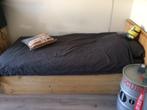Stoer steigerhouten bed 1-persoons, Ophalen, 85 tot 100 cm, Zo goed als nieuw, Lattenbodem