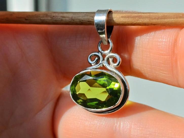 Vanoli Kleine 925 zilveren kettinghanger met peridot, Sieraden, Tassen en Uiterlijk, Kettinghangers, Nieuw, Zilver, Groen, Met edelsteen