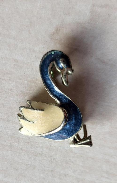 Zwaan blauwe broche, Verzamelen, Speldjes, Pins en Buttons, Gebruikt, Speldje of Pin, Overige onderwerpen, Ophalen of Verzenden