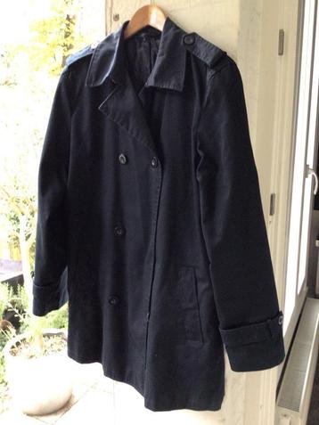 Donkerblauwe nette waterafstotende herenjas beschikbaar voor biedingen