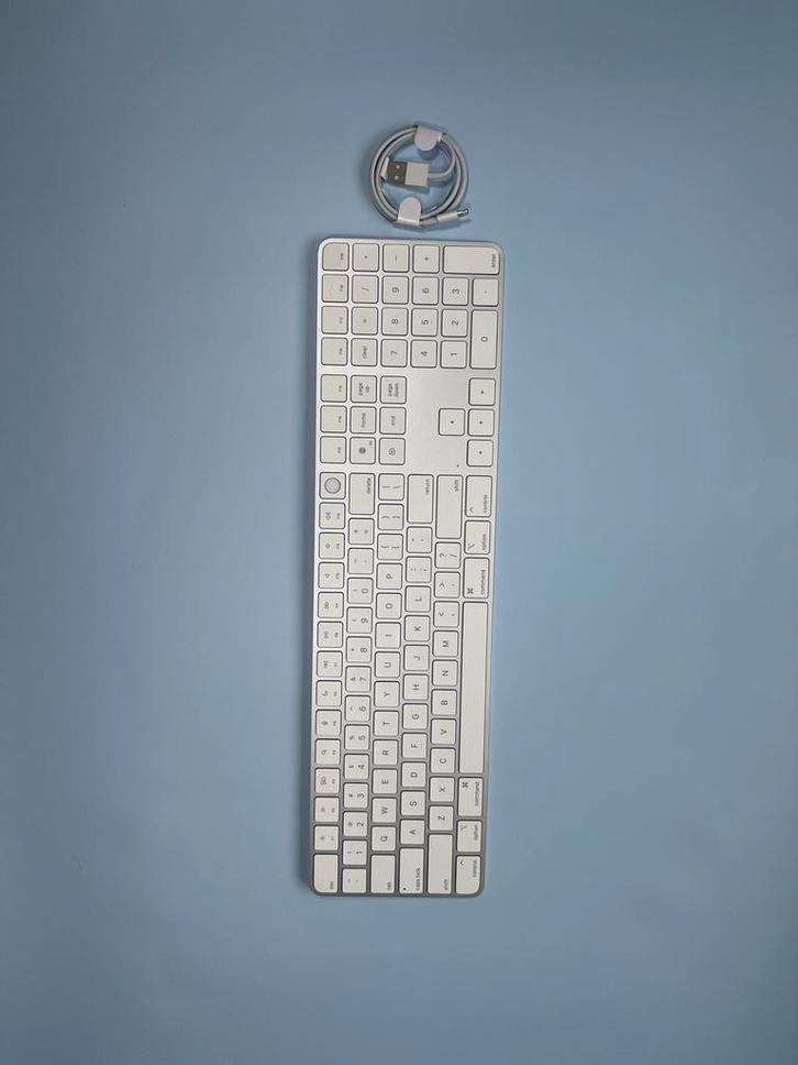 Apple magic keyboard met Touch ID - numeriek - QWERTY, Computers en Software, Toetsenborden, Zo goed als nieuw, Qwerty, Draadloos