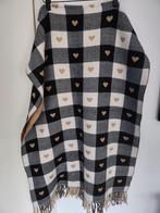 Leuke grote sjaal met hartjes print, 2 kanten draagbaar., Kleding | Dames, Ophalen of Verzenden, Zo goed als nieuw, Sjaal