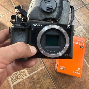Sony A6000 Camera + 18-105mm Lens  beschikbaar voor biedingen