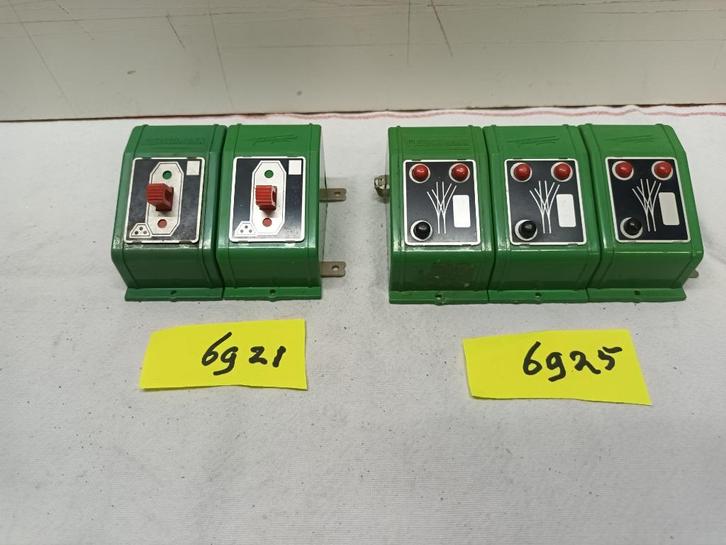 FLEISCHMANN  SCHAKELAARS  6921  EN  6925  WISSEL EN SIGNAAL, Hobby en Vrije tijd, Modeltreinen | H0, Gebruikt, Locomotief, Gelijkstroom