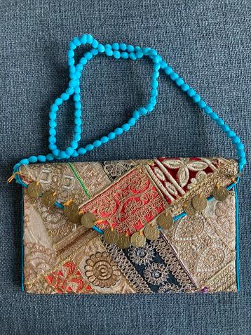 Turquoise clutch with coins and boho decorations beschikbaar voor biedingen