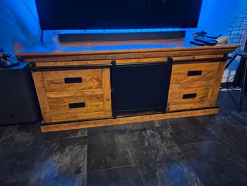 Goeduitziende tv kast Mango hout. beschikbaar voor biedingen