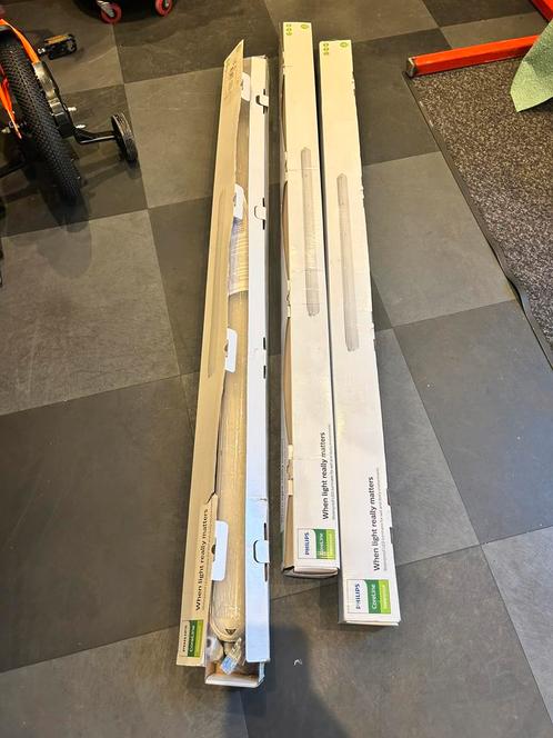 Nieuw 3x Philips LED Waterdichte Montagebalk CoreLine, Doe-het-zelf en Verbouw, Bouwverlichting, Zo goed als nieuw, Minder dan 50 watt