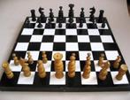 Houten Regency schaakstukken met zwart witte bord/doos, Een of twee spelers, Gebruikt, Ophalen of Verzenden