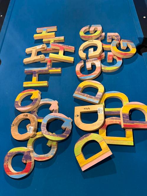 Houten letters 15cm hoog. 2,2cm dik. Beschilderd, Hobby en Vrije tijd, Knutselen, Nieuw, Materiaal, Ophalen of Verzenden