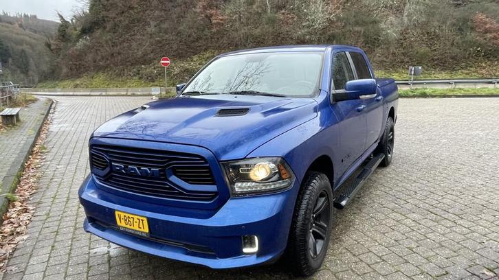 Dodge Ram, 1500 5.7 V8 Blauw 4x4 Sport Trekhaak 3500kg, Auto's, Bestelauto's, Particulier, 4x4, ABS, Achteruitrijcamera, Airbags