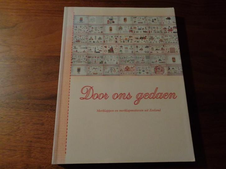 Door ons gedaen-Merklappen/merklapmotieven uit Zeeland, Boeken, Hobby en Vrije tijd, Nieuw, Borduren en Naaien, Ophalen of Verzenden
