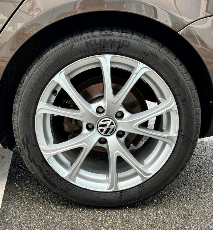 Zomerbanden op sportvelgen 225/45/17, Auto's, Volkswagen, Particulier, Golf, ABS, Achteruitrijcamera, Airbags, Airconditioning